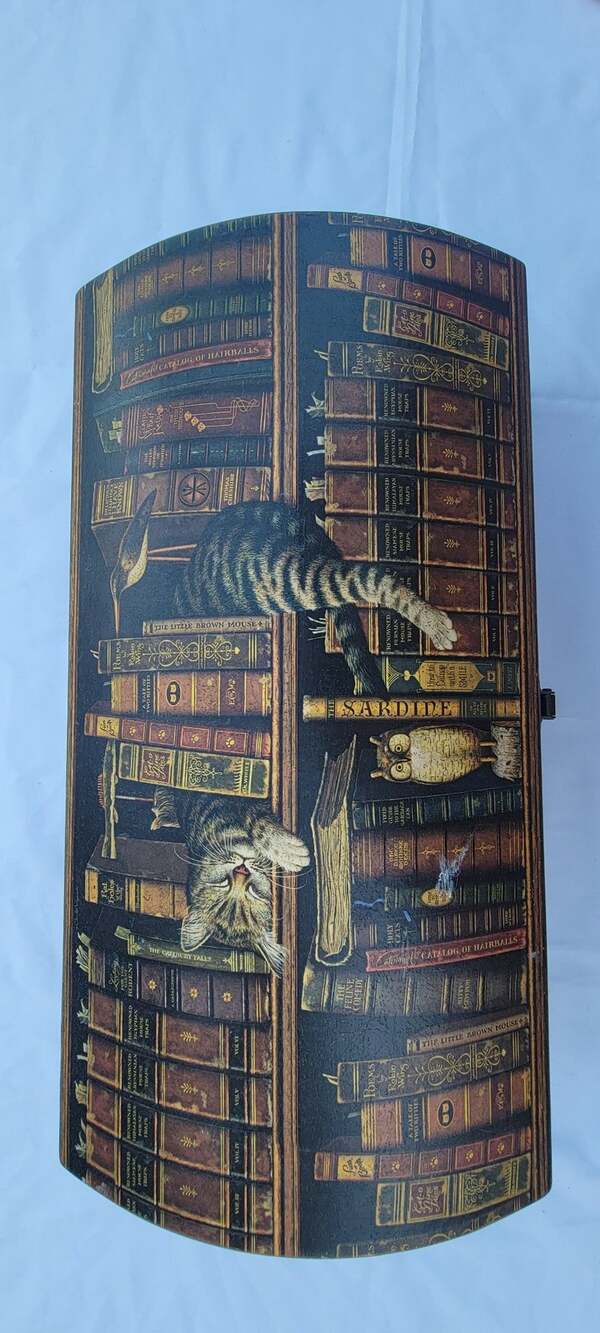 Frederick the Literate Box - Picture 2 of 6
